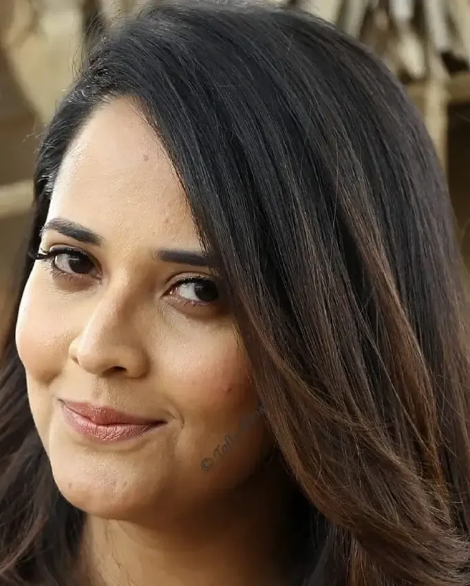 INDIAN ACTRESS ANASUYA BEAUTIFUL LONG HAIR FACE CLOSEUP 3